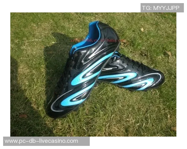 足球鞋店全新开业精选高性能足球鞋助你踢出精彩比赛表现